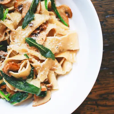Tagliatelle with mushrooms and herbs
